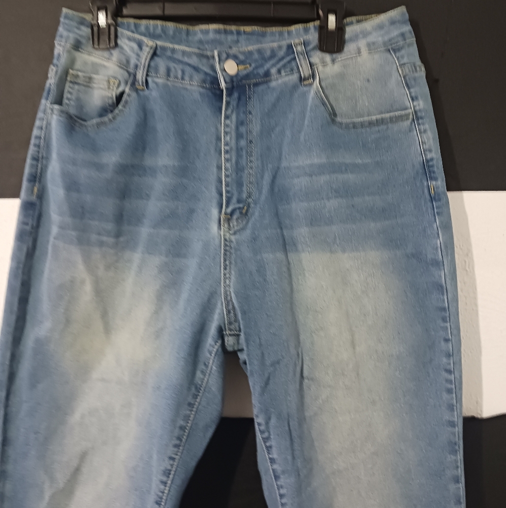 Shein Curve Women Denim Pearls Capri Jeans - Picture 5 of 8